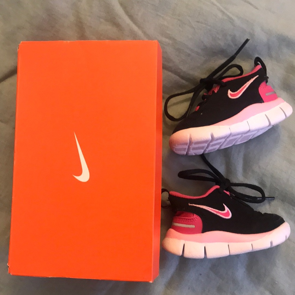 Girls’ Little Nike Free 5.0 V2 Sneakers Size 2C